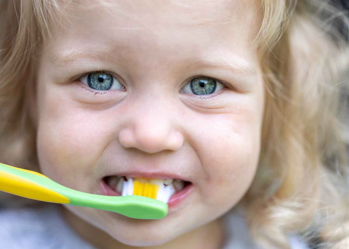 Demineralizare dinți copii: Când și de ce apare?